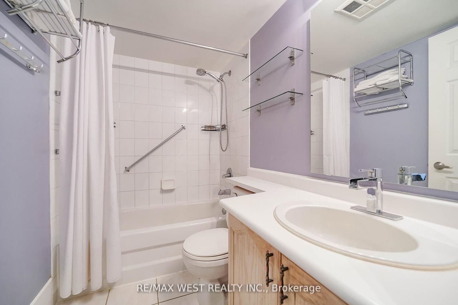 190 Manitoba Street, Unit 309 thumbnail 9