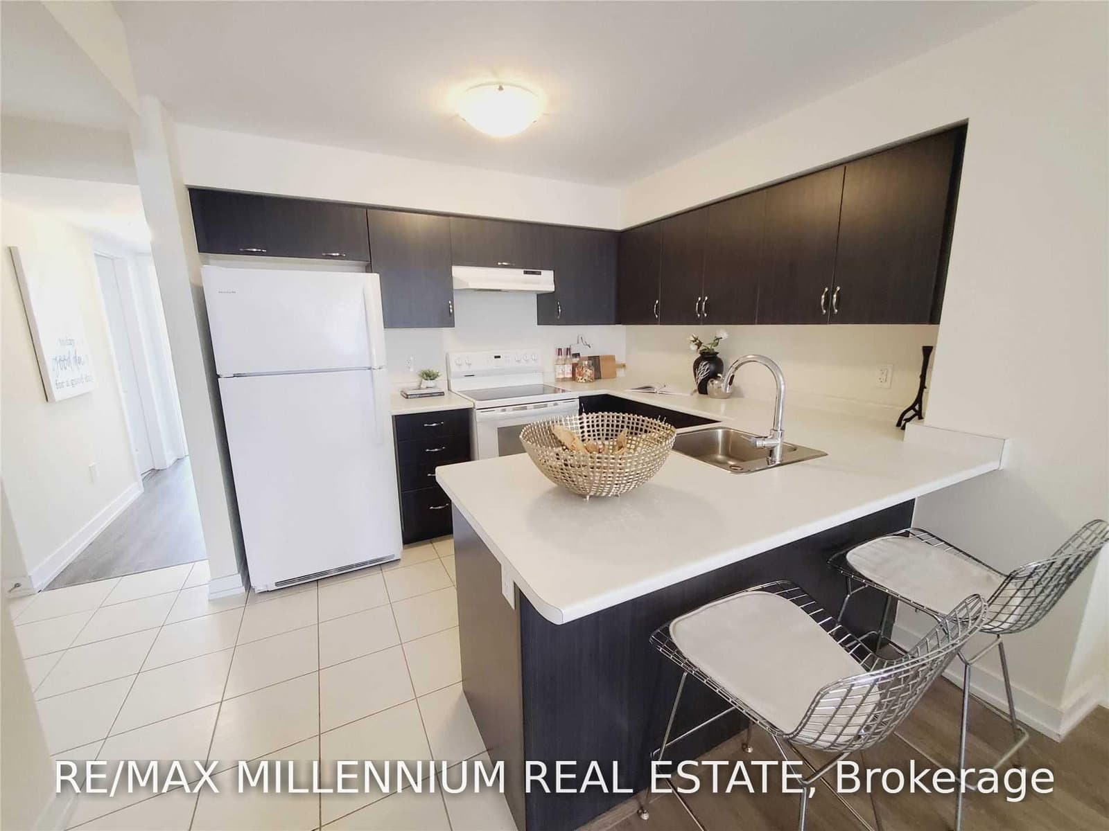 60 Parrotta Drive, Unit 279 thumbnail 4