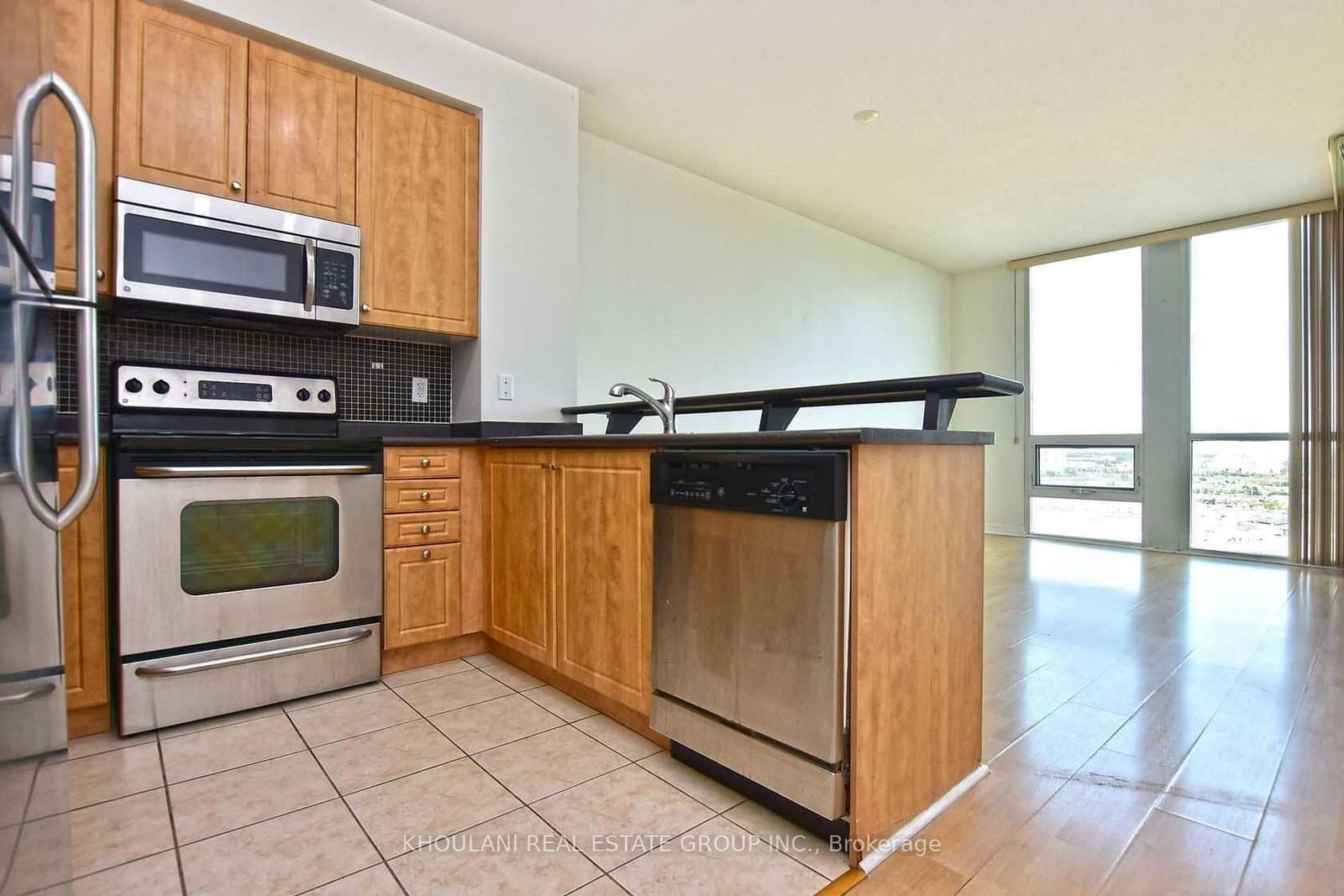 220 Burnhamthorpe Road, Unit 2201 thumbnail 3