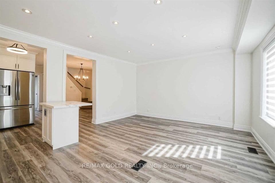 4 Adamson Street S thumbnail 8