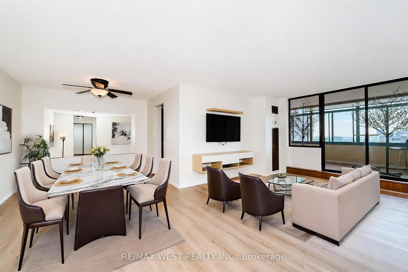 18 Knightsbridge Road, Unit 1604 thumbnail 2