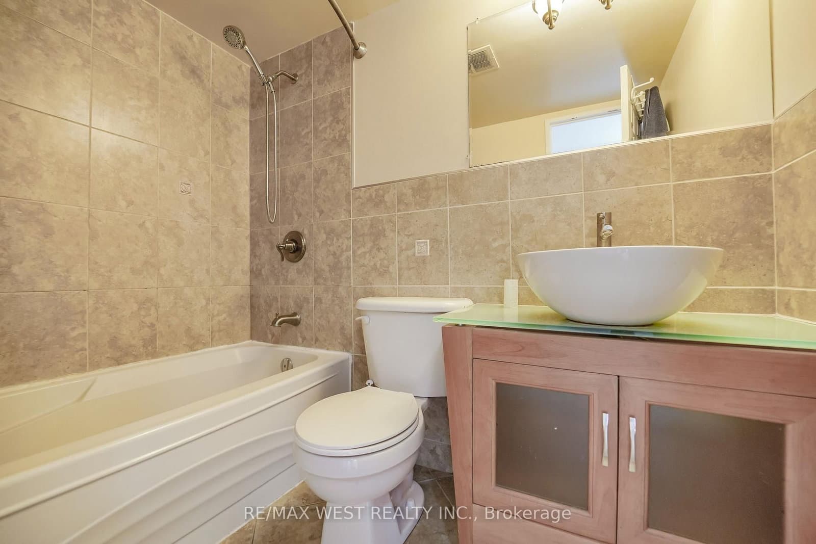 18 Knightsbridge Road, Unit 1604 thumbnail 6
