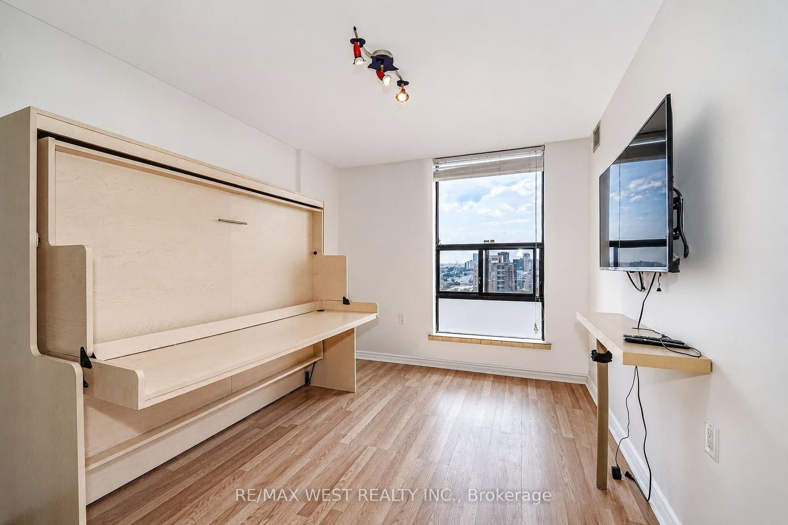 18 Knightsbridge Road, Unit 1604 thumbnail 8