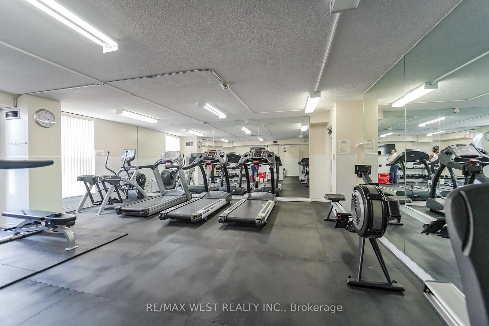 18 Knightsbridge Road, Unit 1604 thumbnail 9