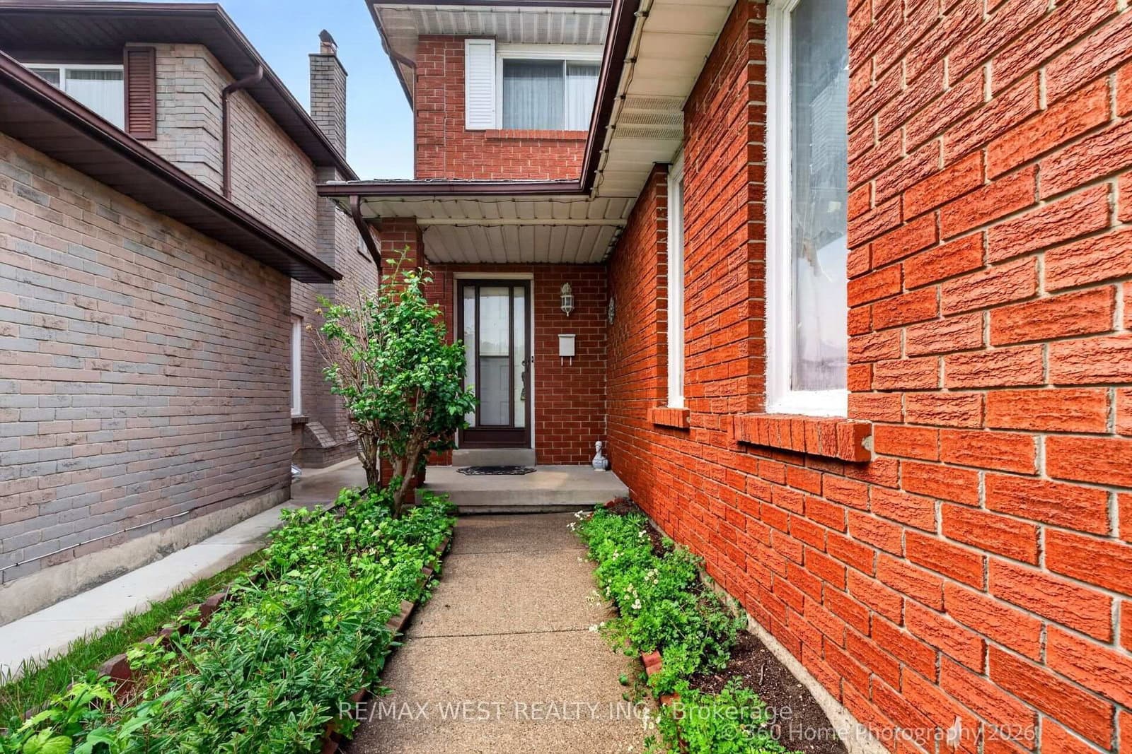 4157 Ottewell Crescent thumbnail 3