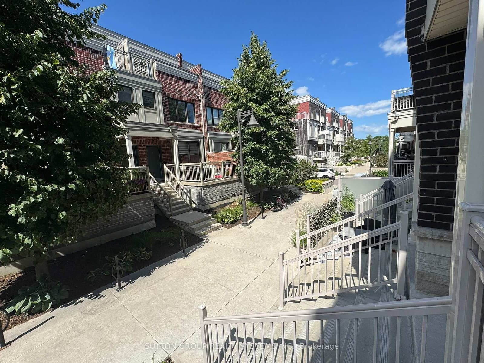 90 Eastwood Park Gardens, Unit 10 thumbnail 2