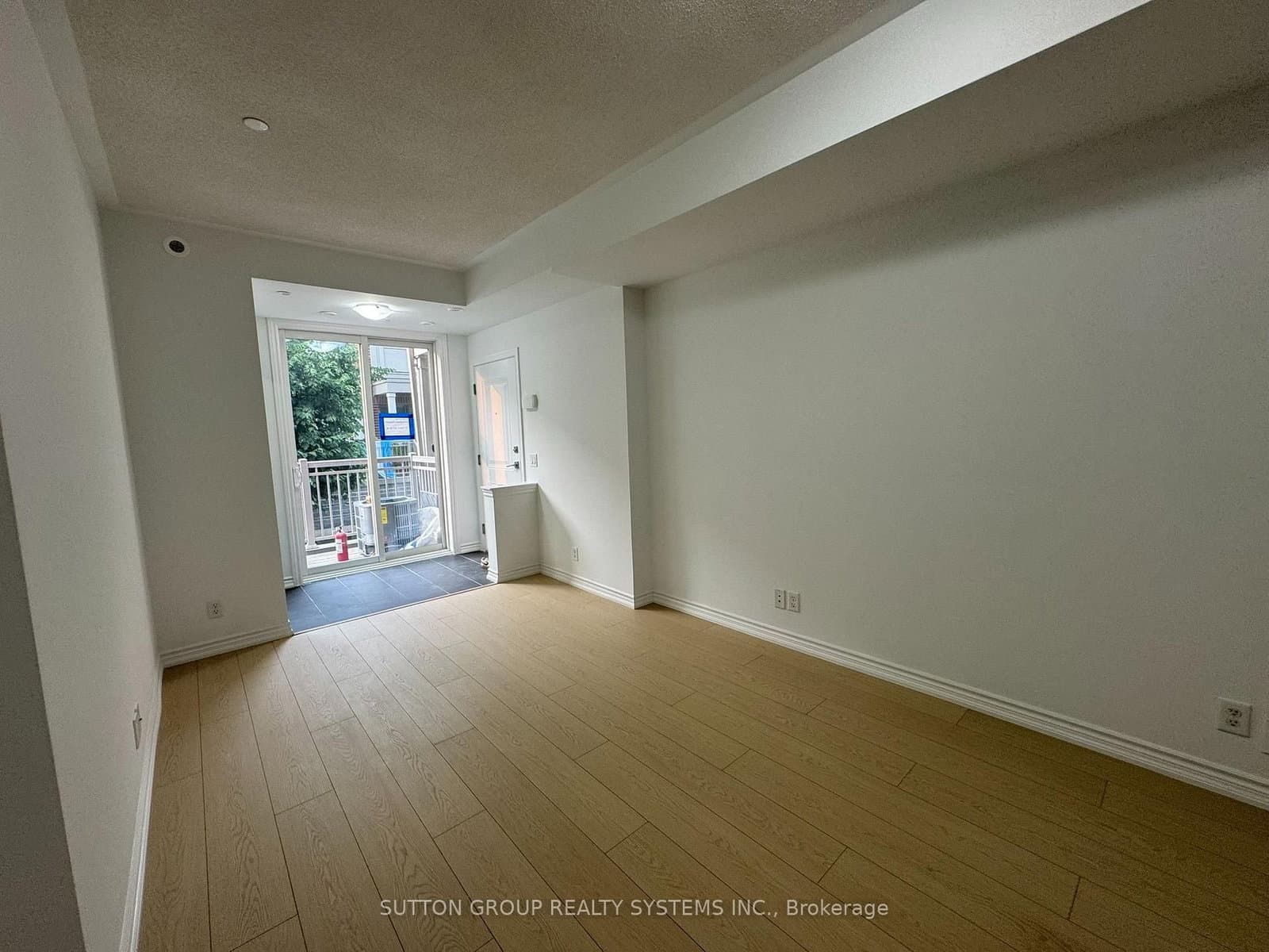 90 Eastwood Park Gardens, Unit 10 thumbnail 4