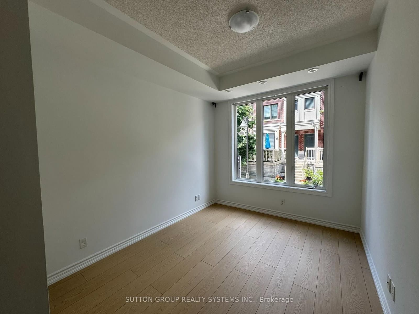90 Eastwood Park Gardens, Unit 10 thumbnail 6