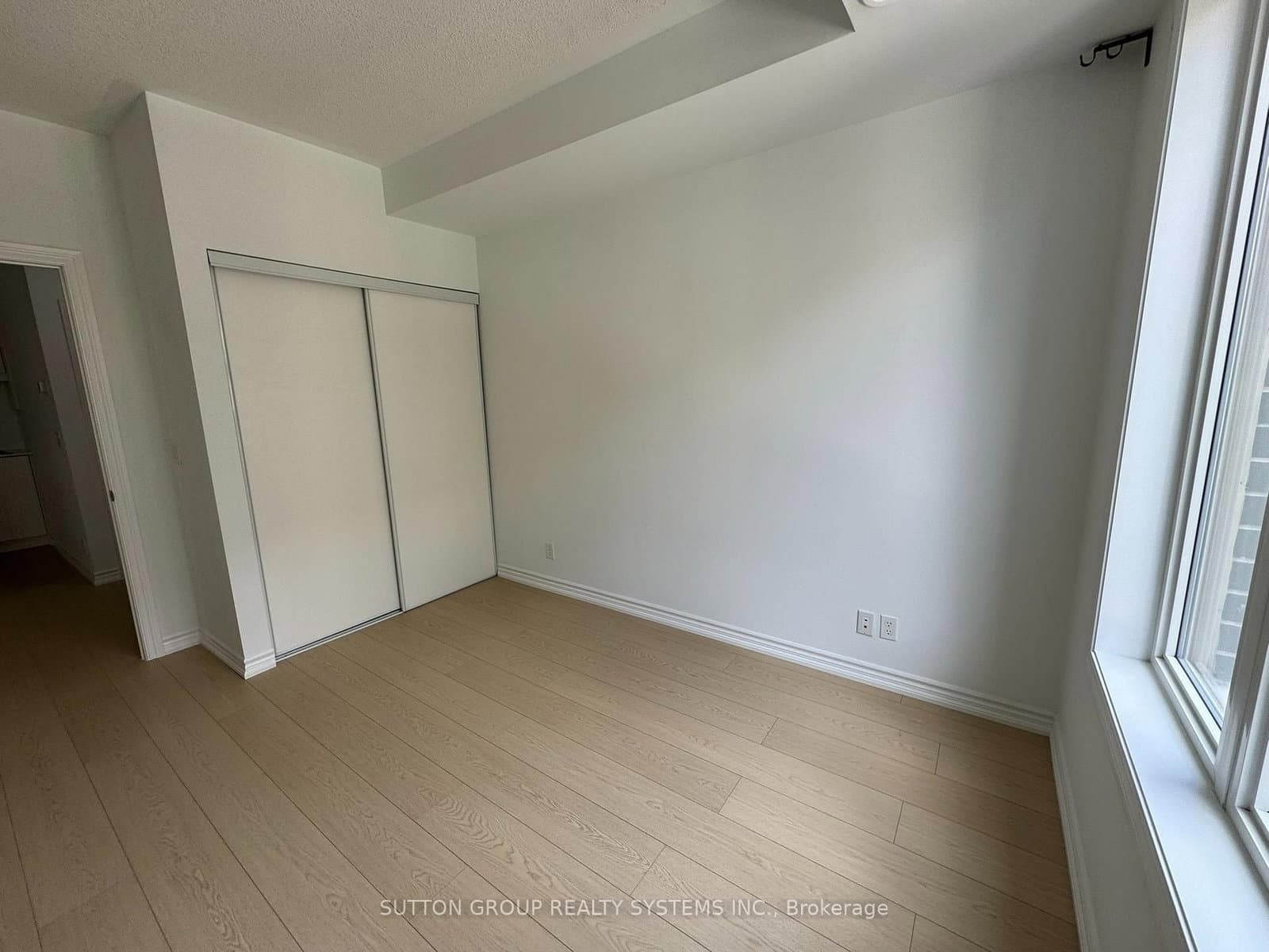 90 Eastwood Park Gardens, Unit 10 thumbnail 8
