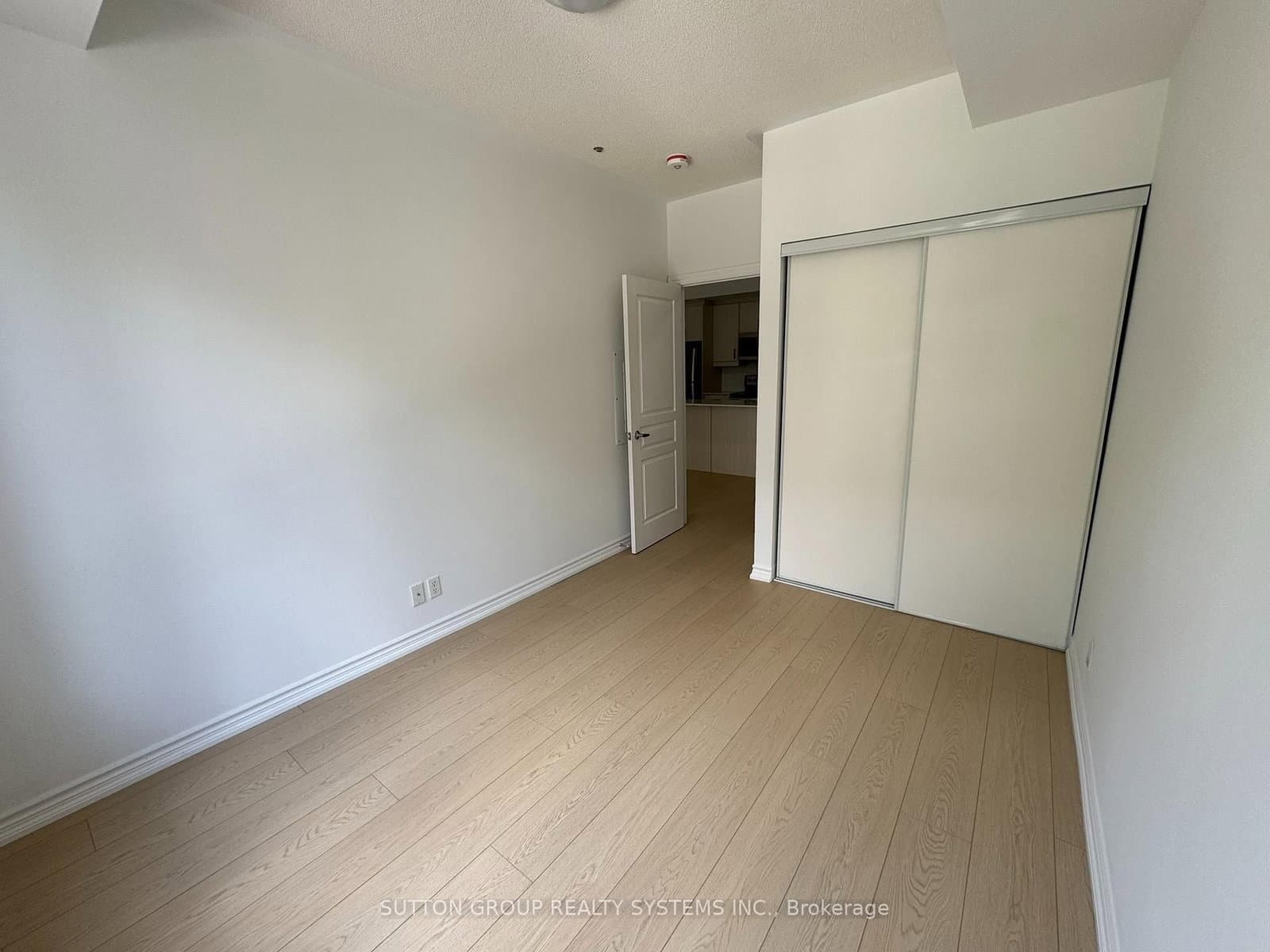 90 Eastwood Park Gardens, Unit 10 thumbnail 9