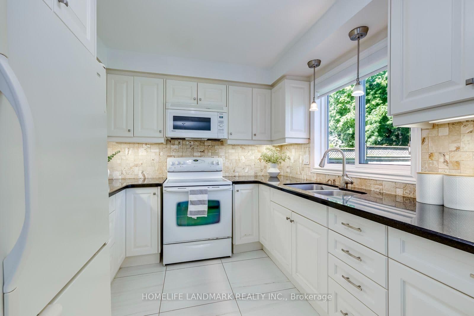 2935 Kingsway Drive thumbnail 20