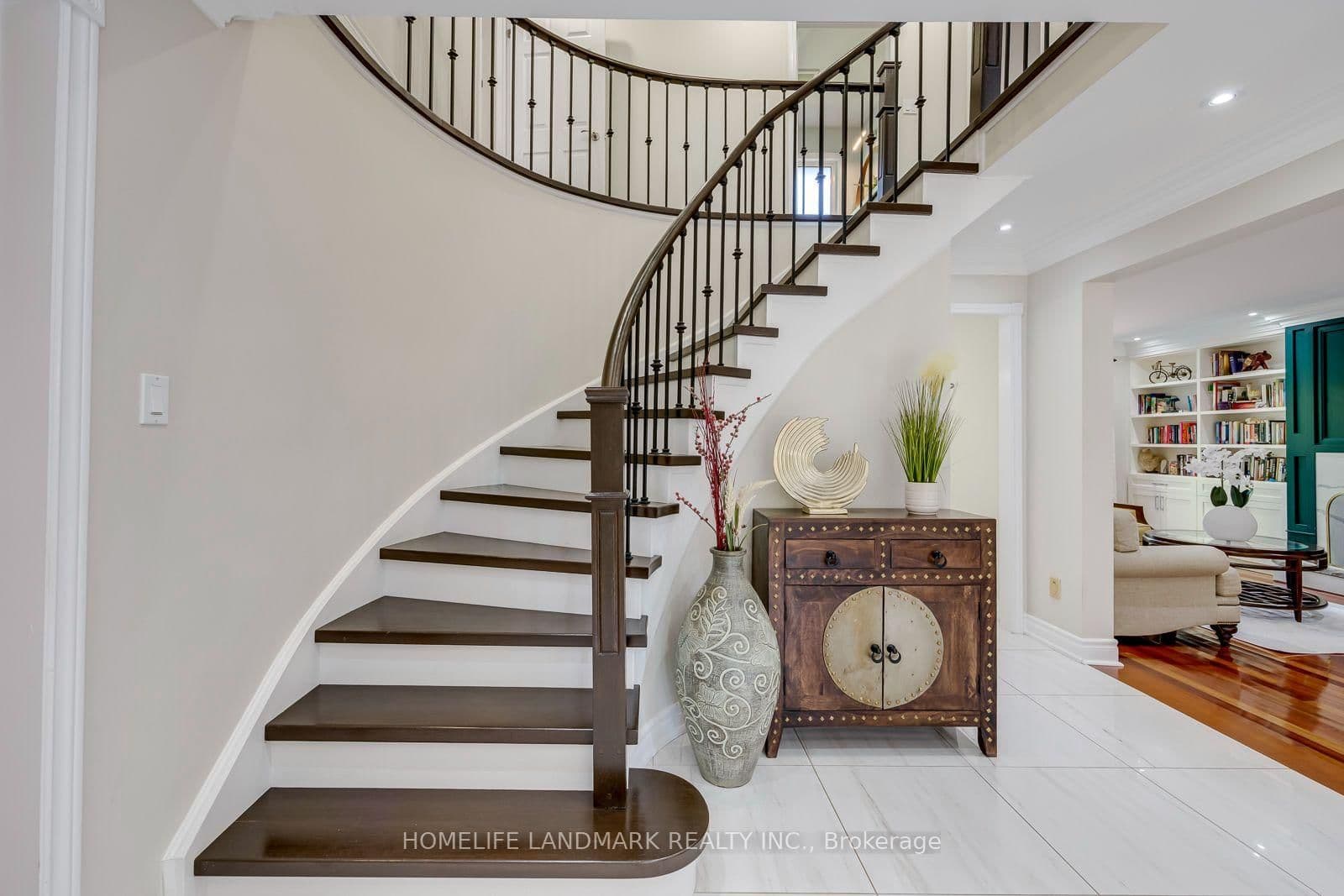2935 Kingsway Drive thumbnail 28