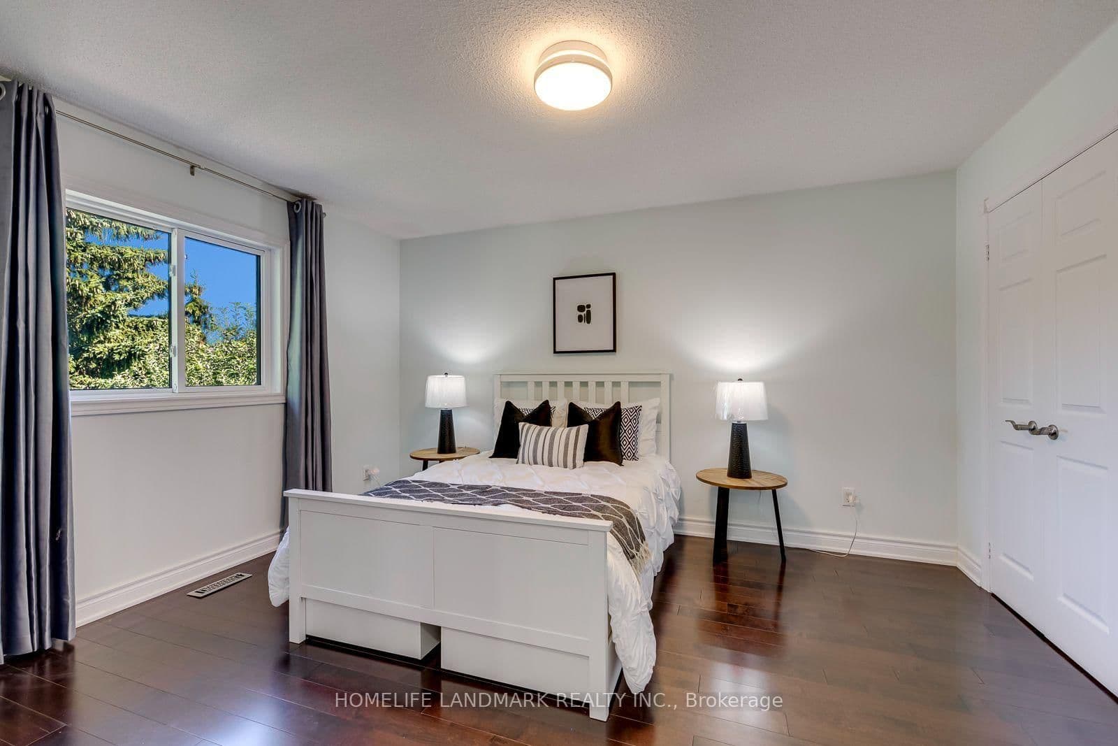 2935 Kingsway Drive thumbnail 34