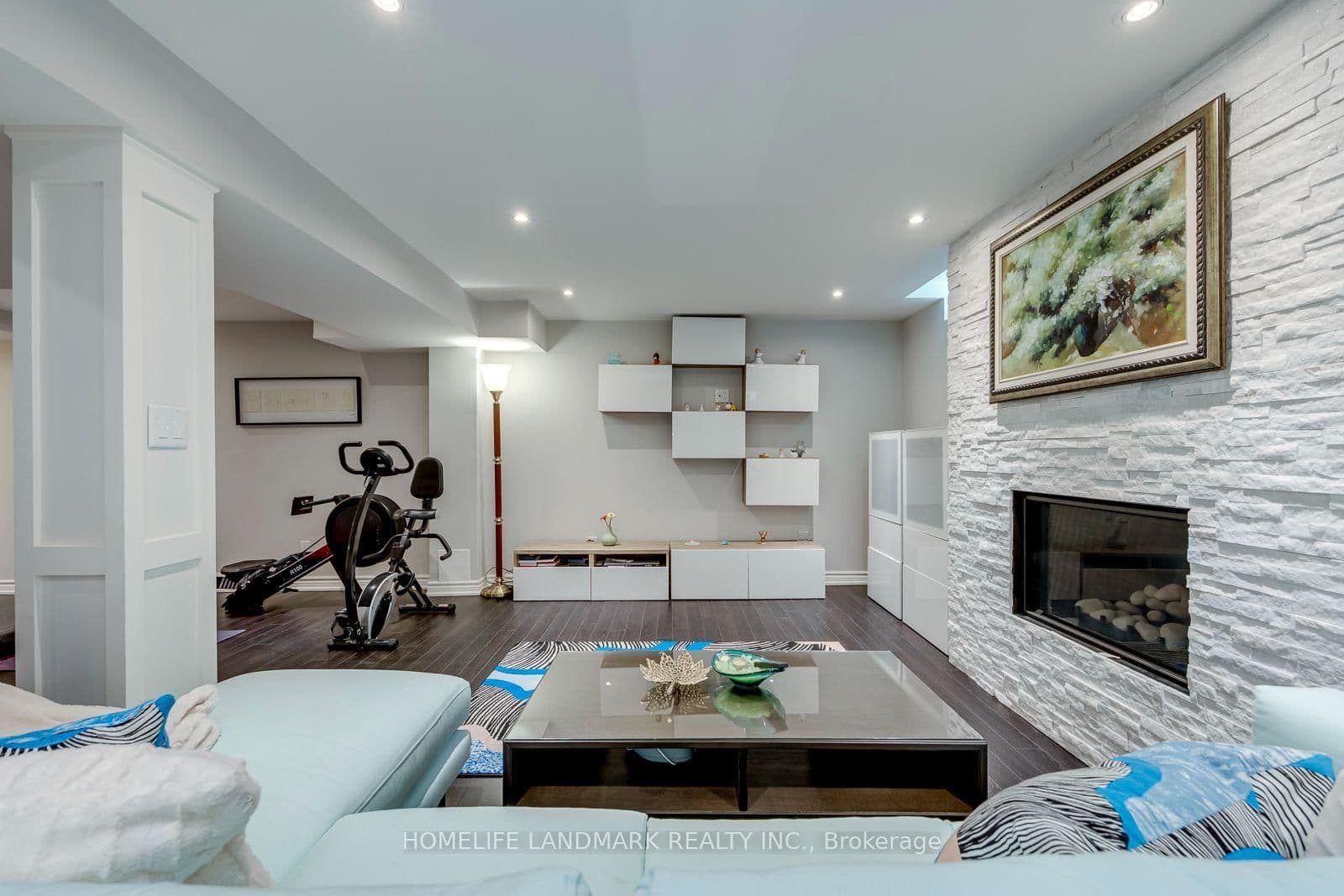 2935 Kingsway Drive thumbnail 40