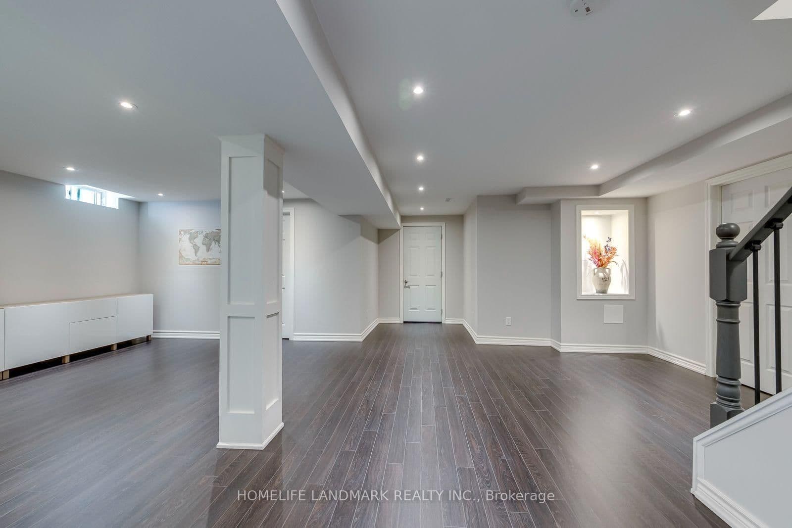 2935 Kingsway Drive thumbnail 41