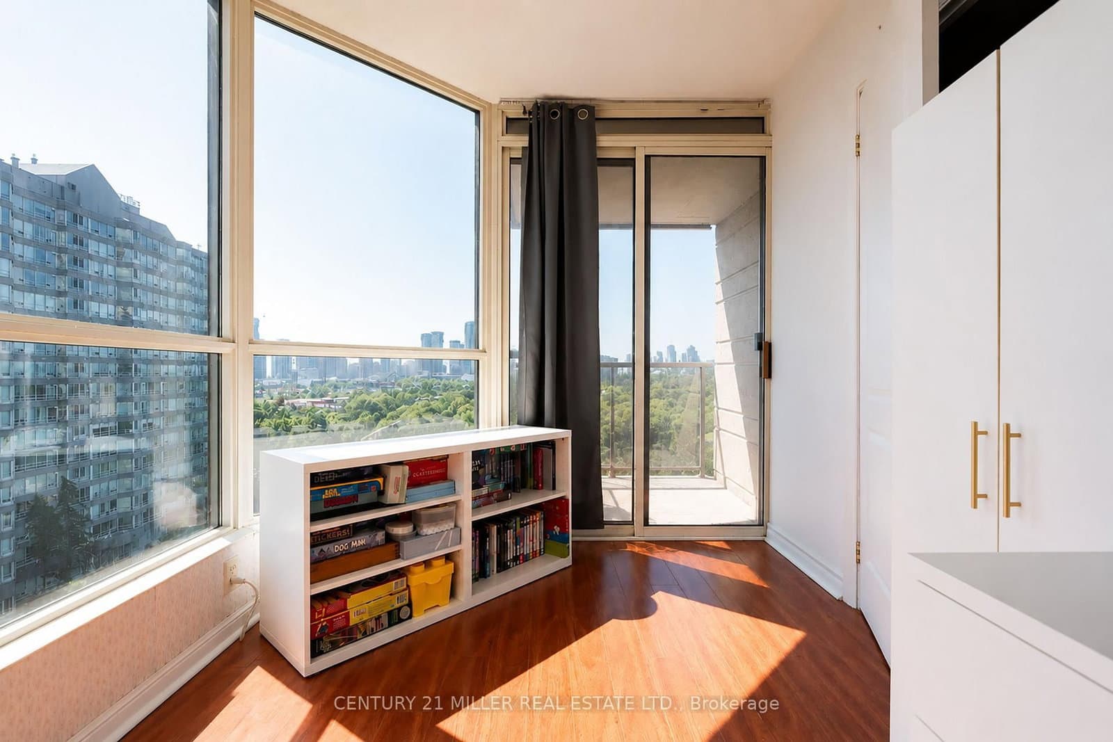 55 Kingsbridge Garden Circle, Unit 909 thumbnail 17