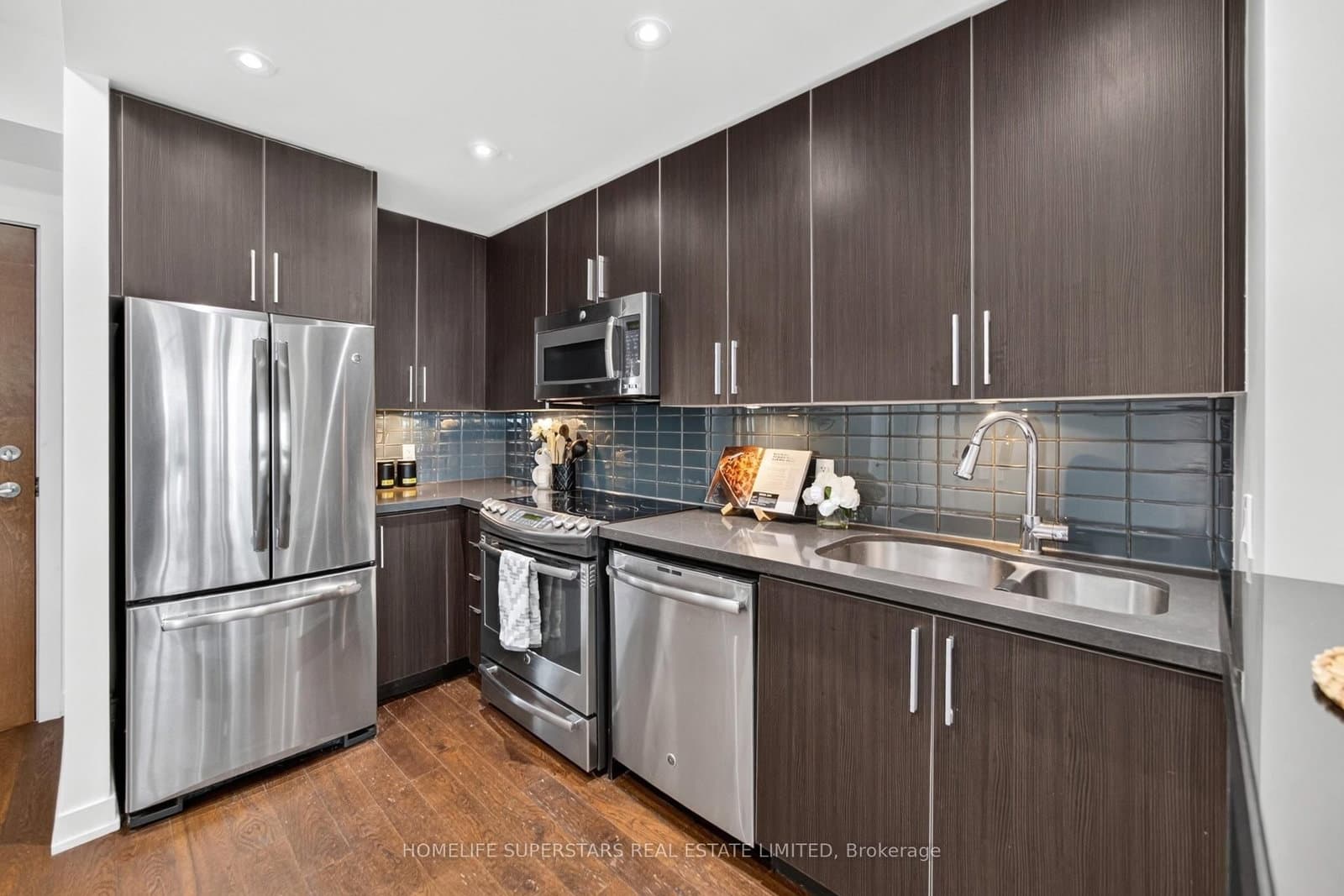 2212 Lake Shore Boulevard W, Unit 4107 thumbnail 5