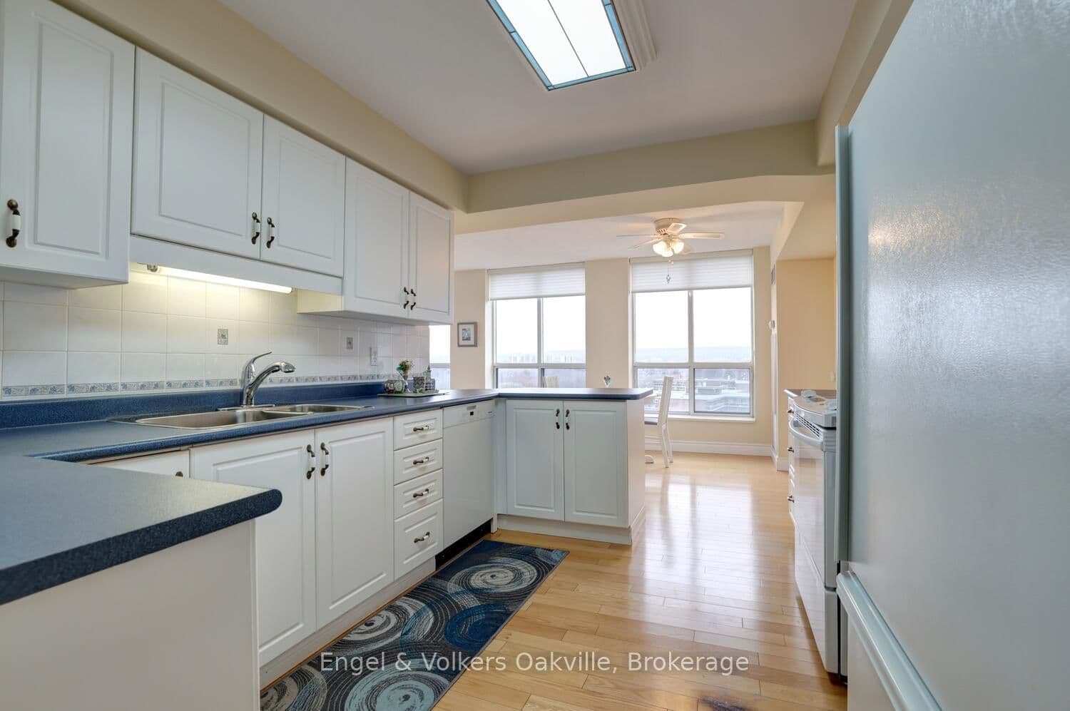 442 Maple Avenue, Unit 1402 thumbnail 22