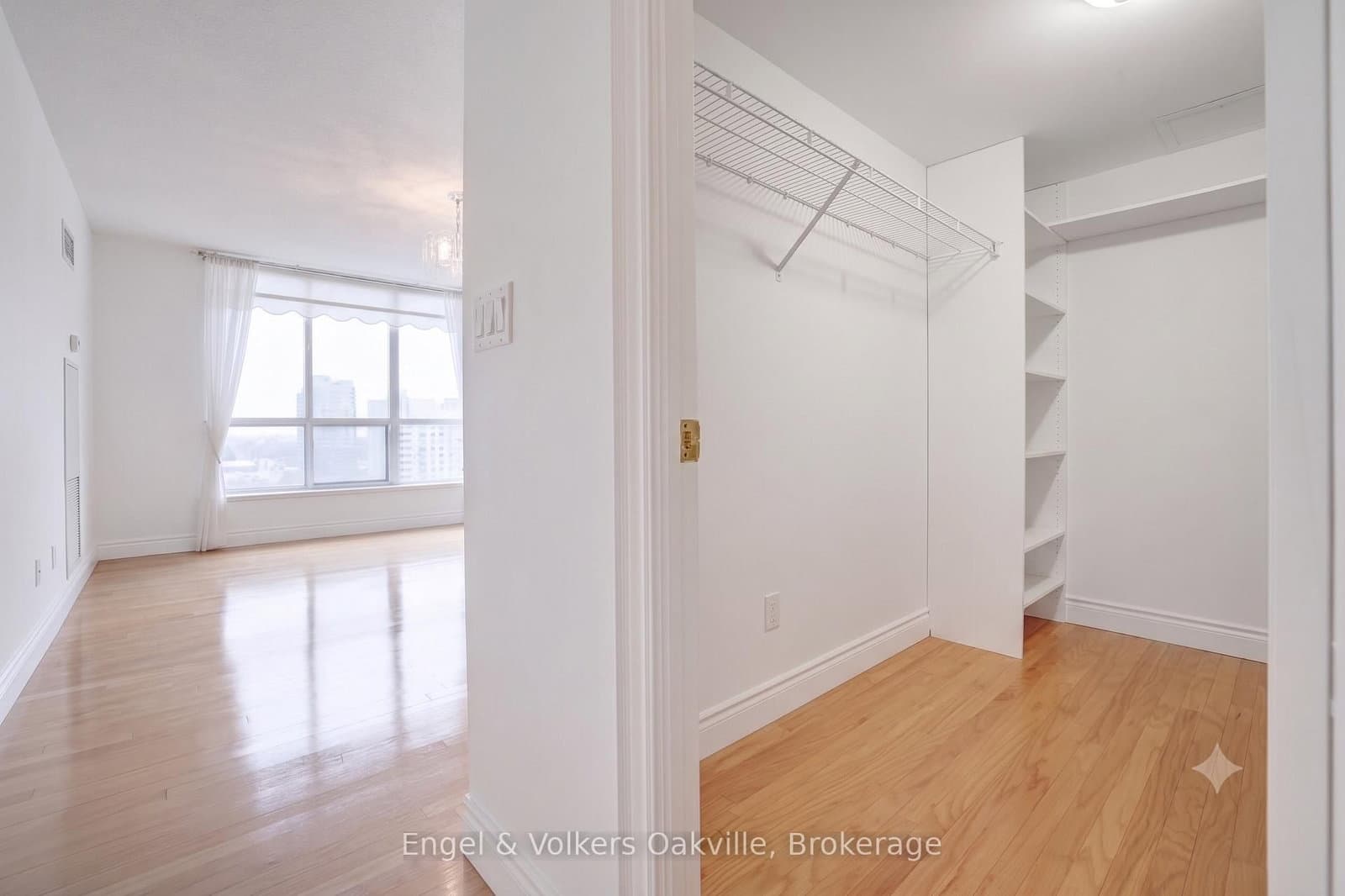 442 Maple Avenue, Unit 1402 thumbnail 30