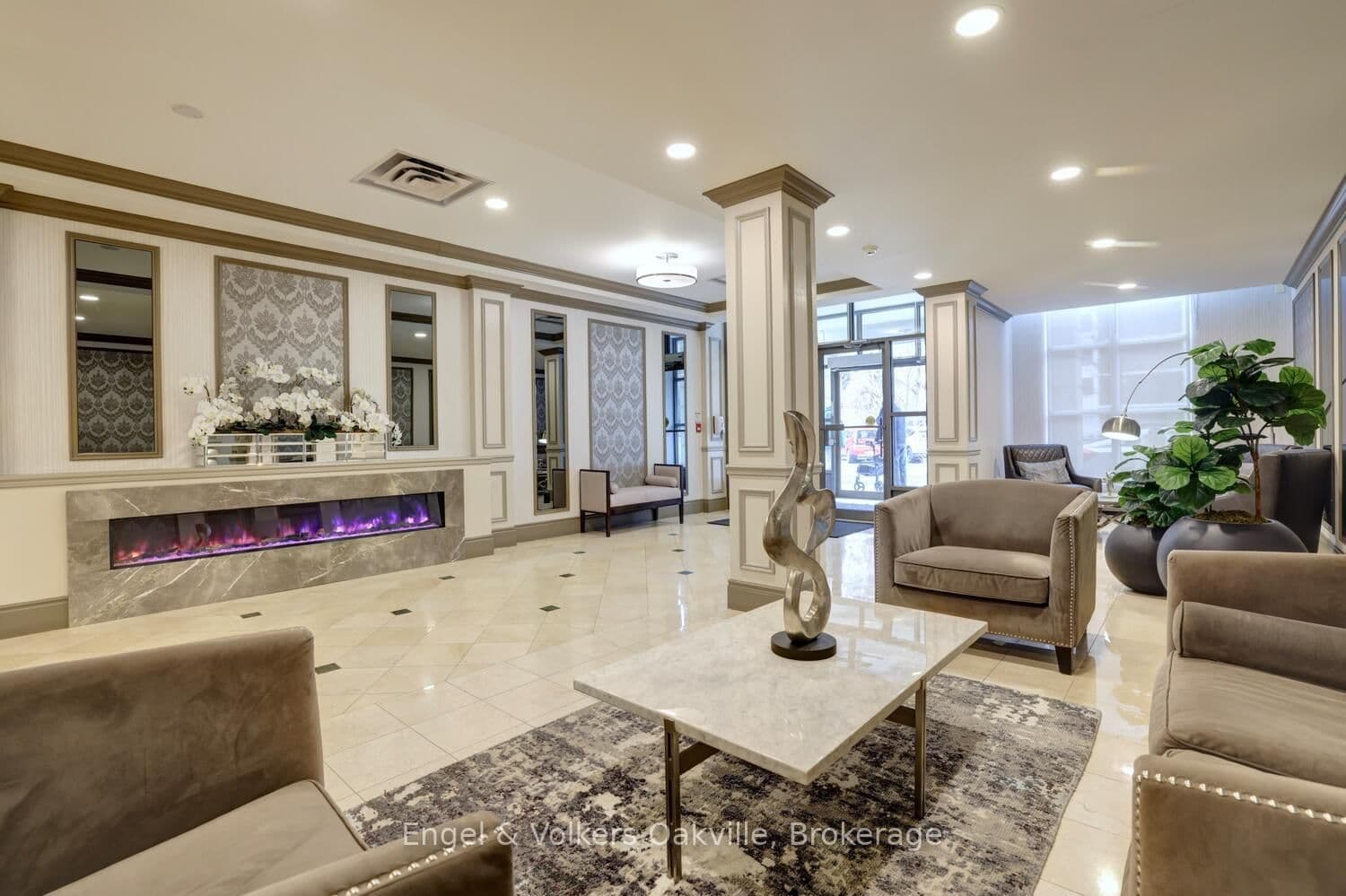442 Maple Avenue, Unit 1402 thumbnail 5