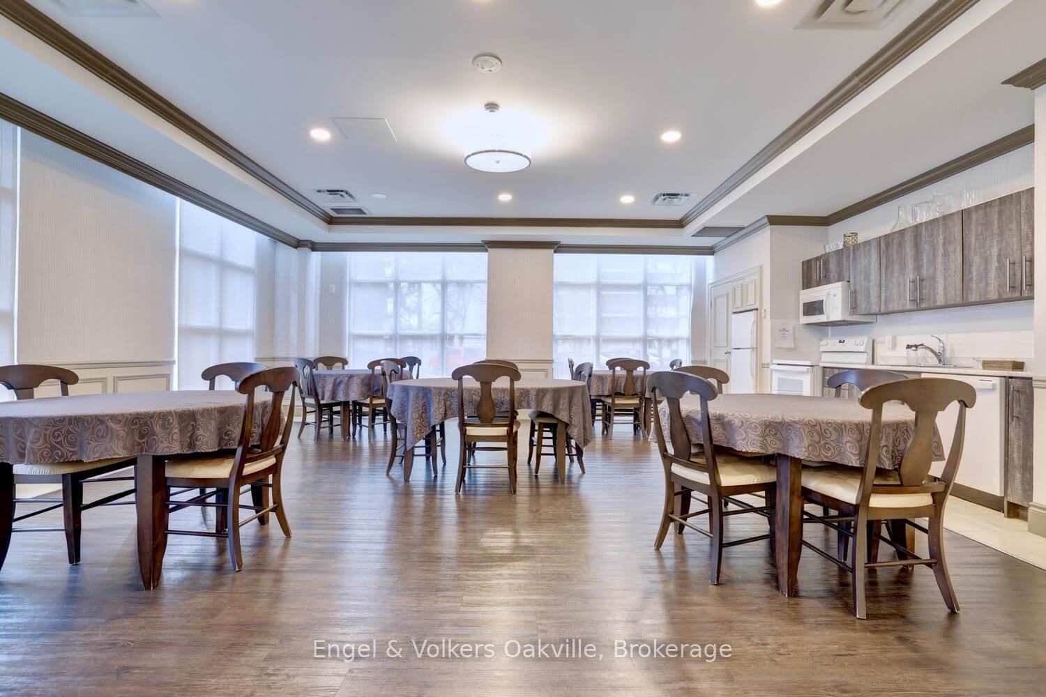 442 Maple Avenue, Unit 1402 thumbnail 8