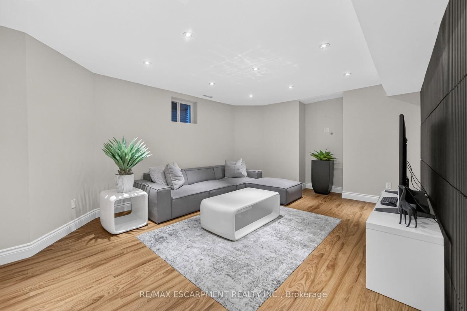 1533 Morse Place thumbnail 32