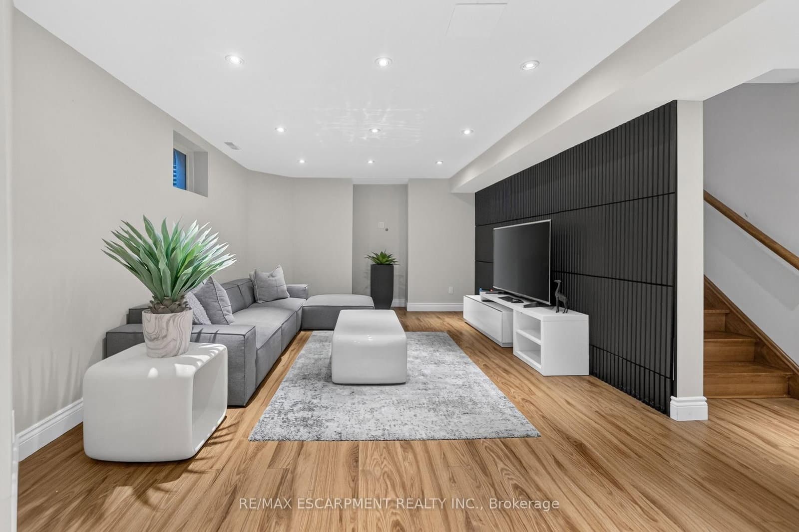 1533 Morse Place thumbnail 33