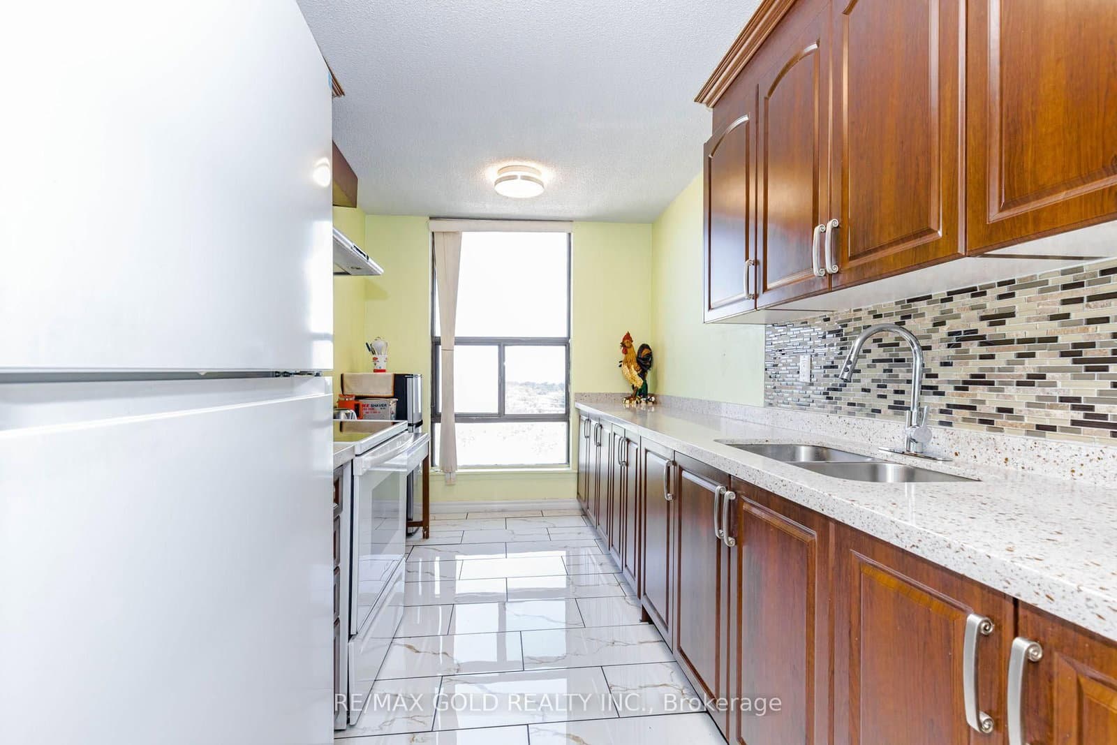 17 Knightsbridge Road, Unit 905 thumbnail 11