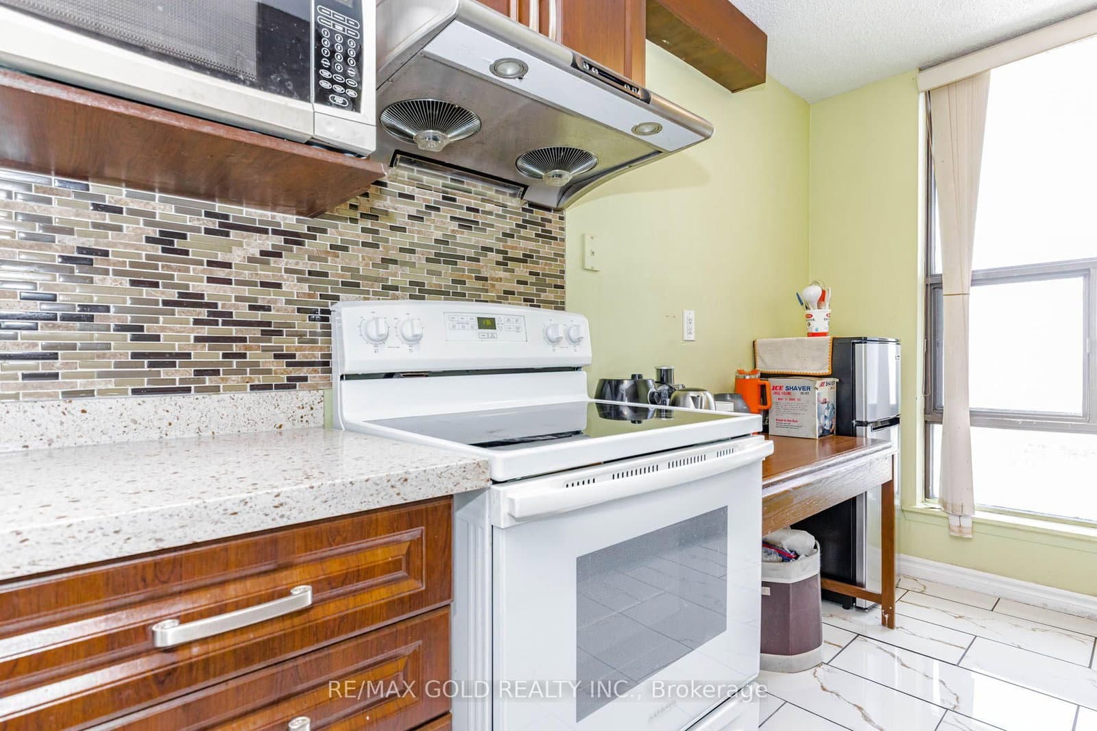 17 Knightsbridge Road, Unit 905 thumbnail 12