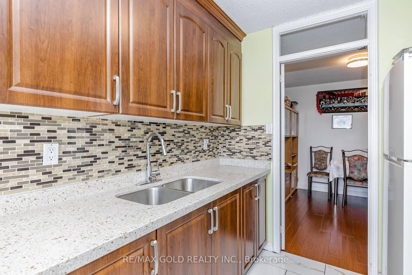 17 Knightsbridge Road, Unit 905 thumbnail 13