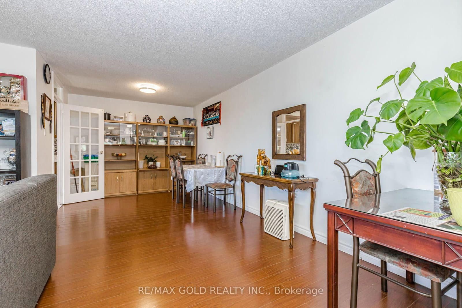 17 Knightsbridge Road, Unit 905 thumbnail 6