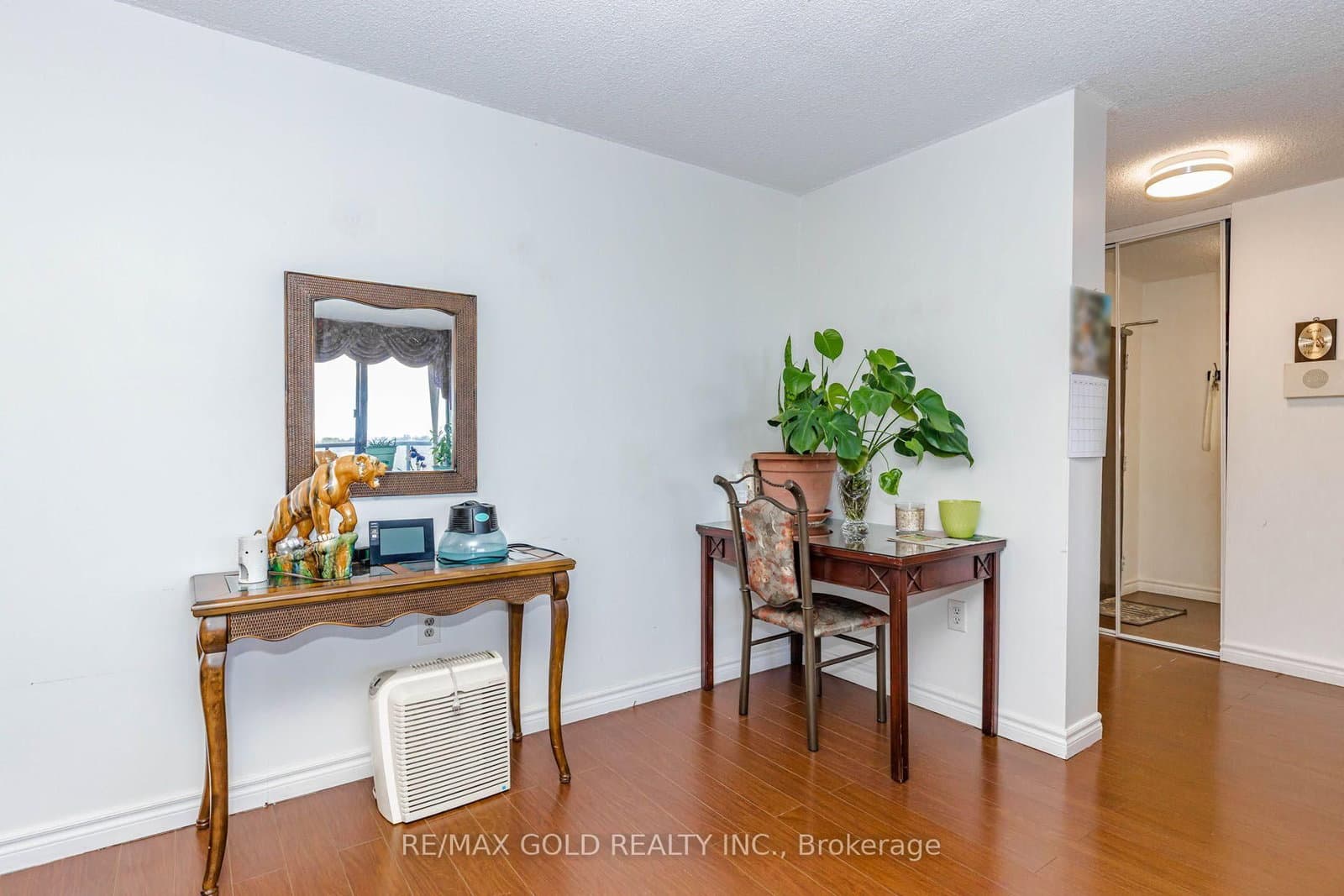17 Knightsbridge Road, Unit 905 thumbnail 9