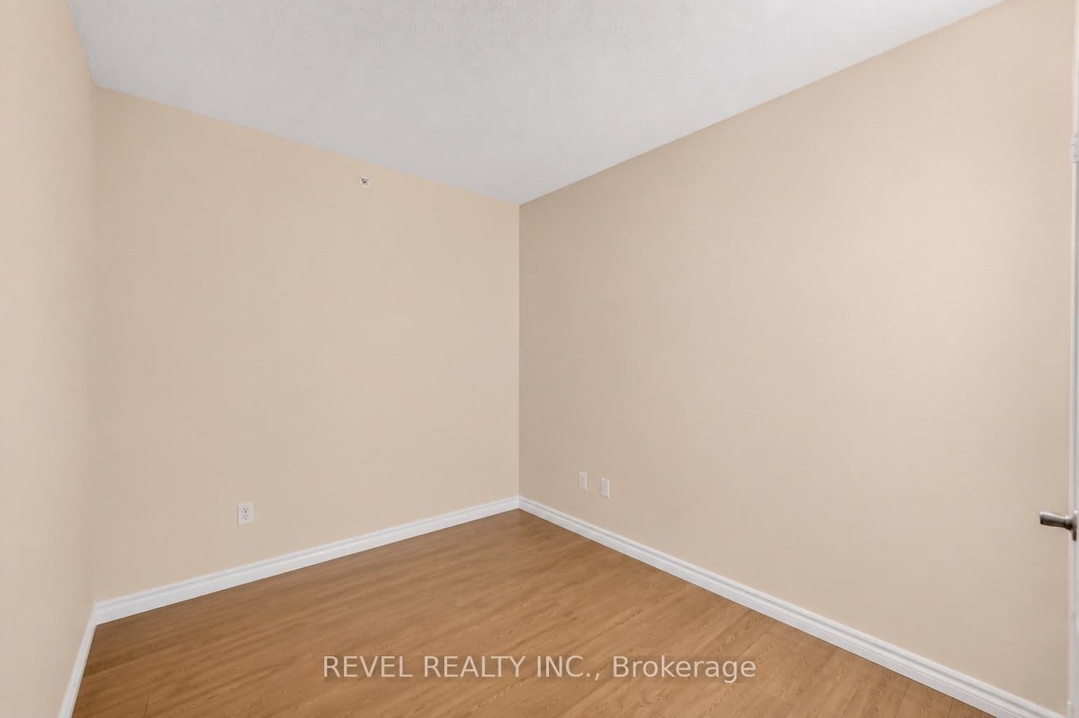 1441 Walkers Line, Unit 105 thumbnail 11
