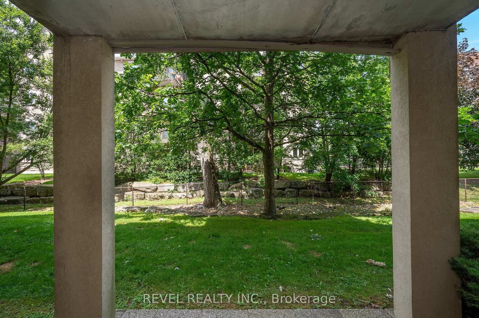 1441 Walkers Line, Unit 105 thumbnail 13