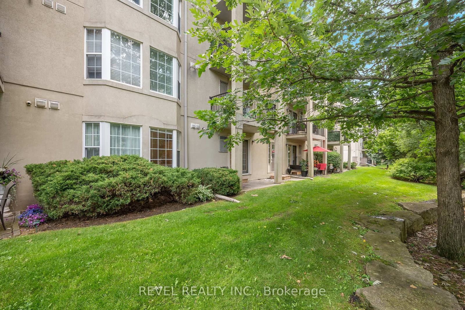 1441 Walkers Line, Unit 105 thumbnail 17