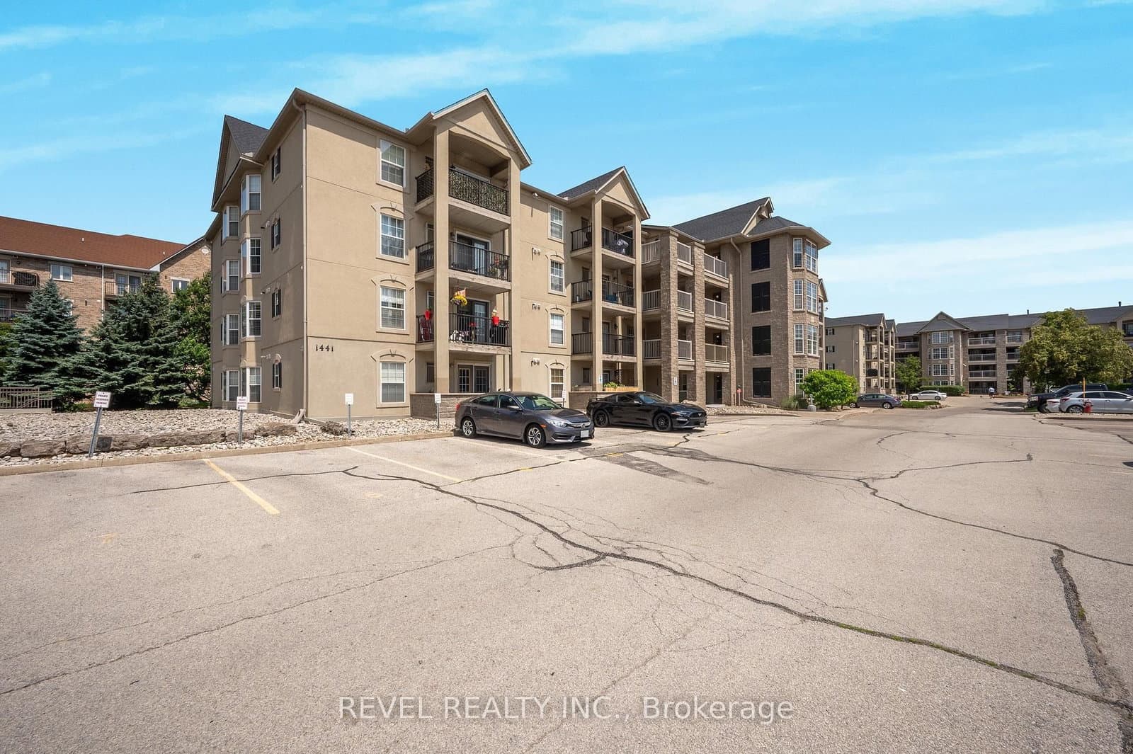 1441 Walkers Line, Unit 105 thumbnail 2