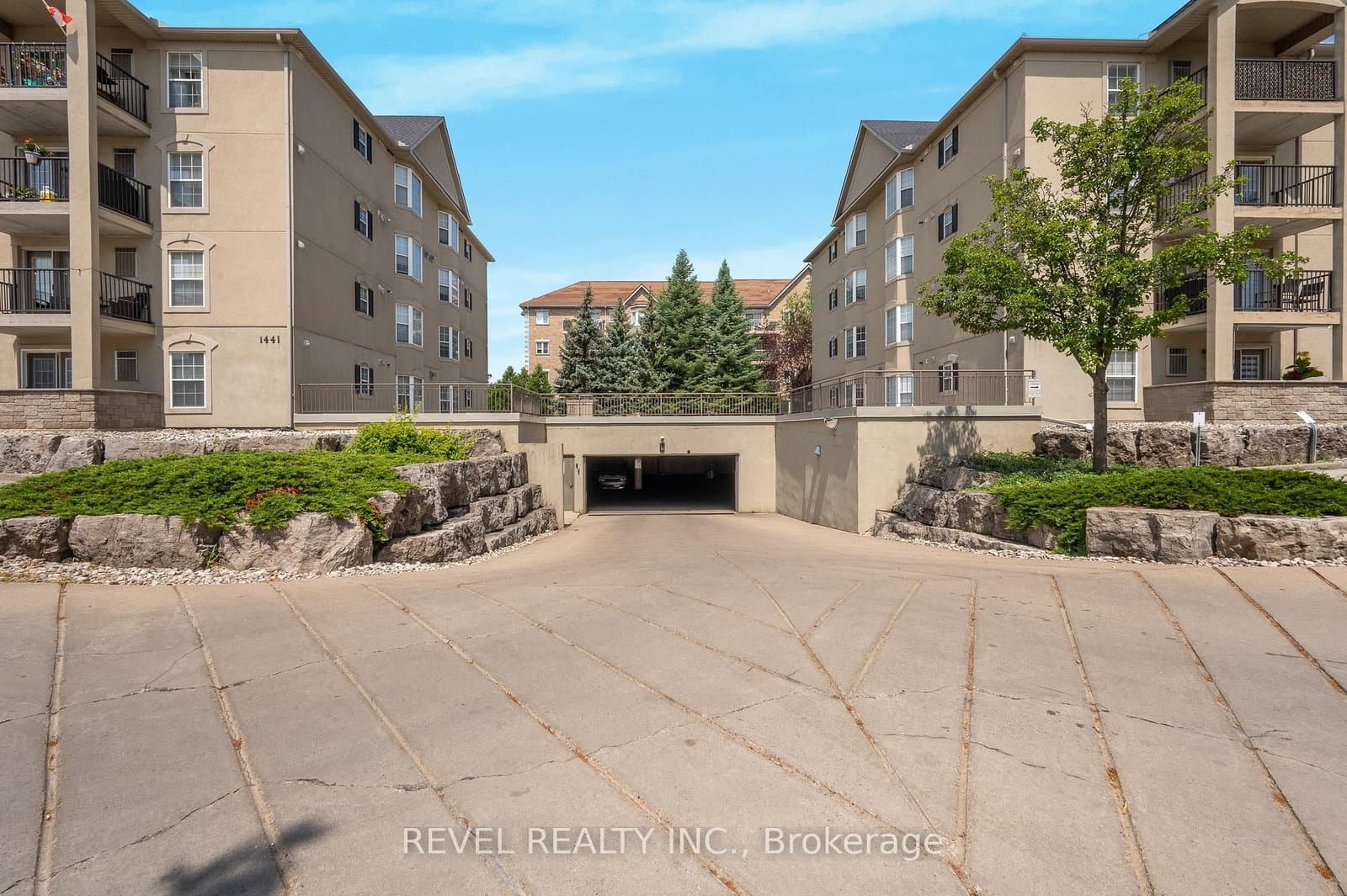 1441 Walkers Line, Unit 105 thumbnail 3