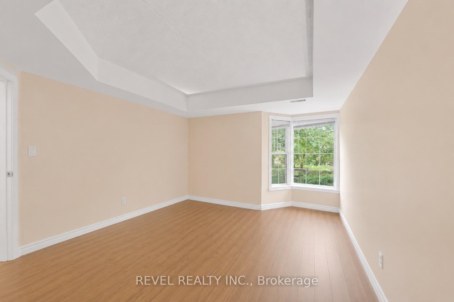 1441 Walkers Line, Unit 105 thumbnail 9