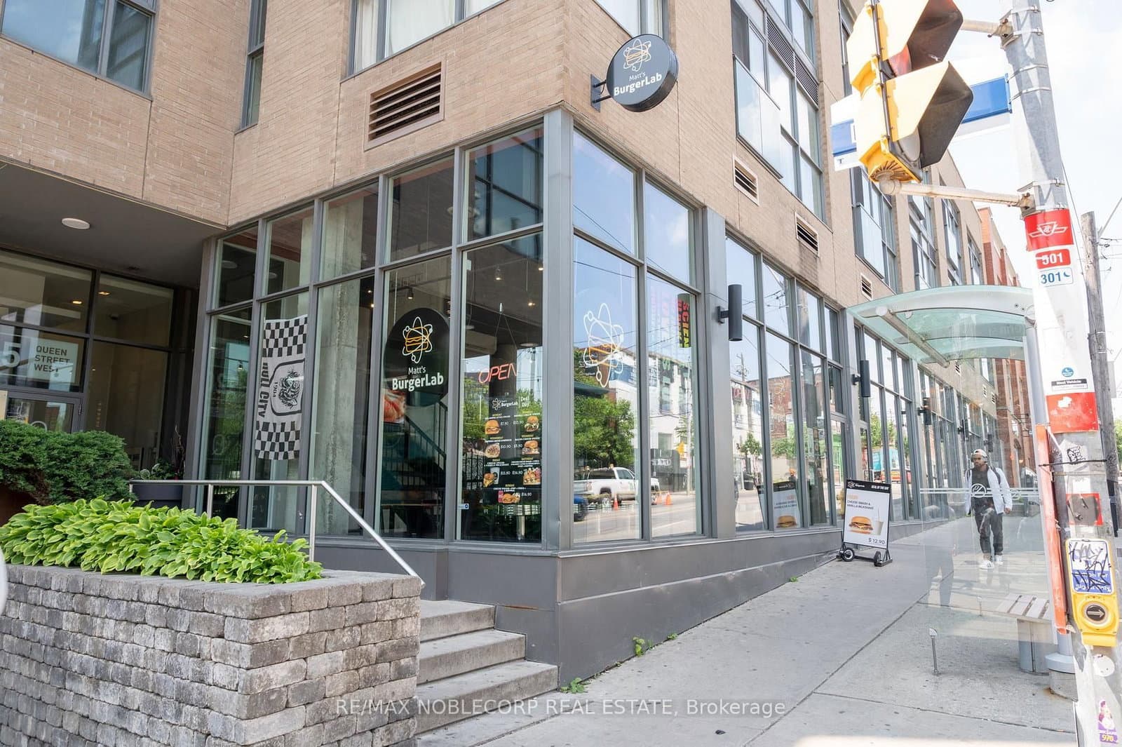 1205 Queen Street W thumbnail 6
