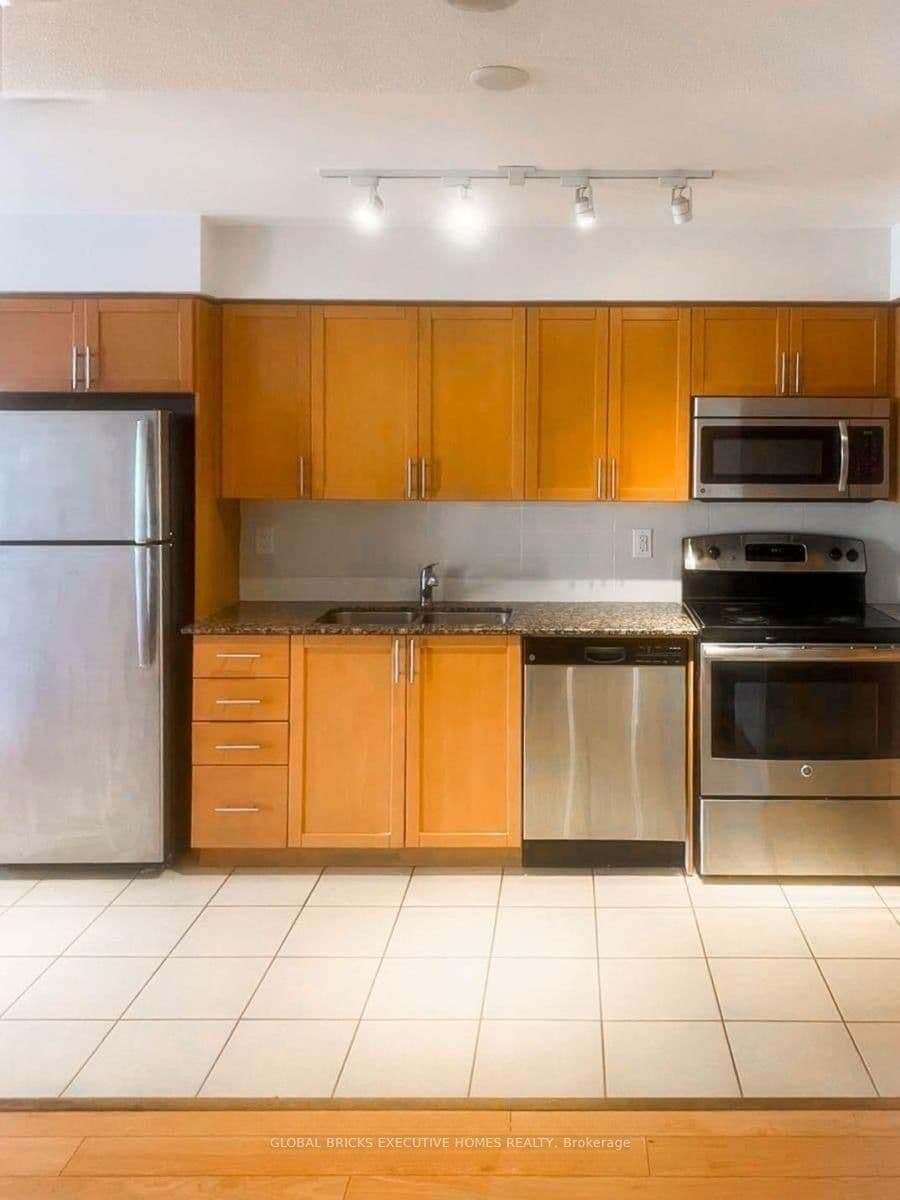 830 Lawrence Avenue, Unit 1012 thumbnail 6