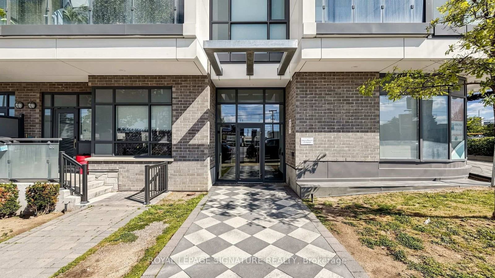 16 McAdam Avenue, Unit 403 thumbnail 4