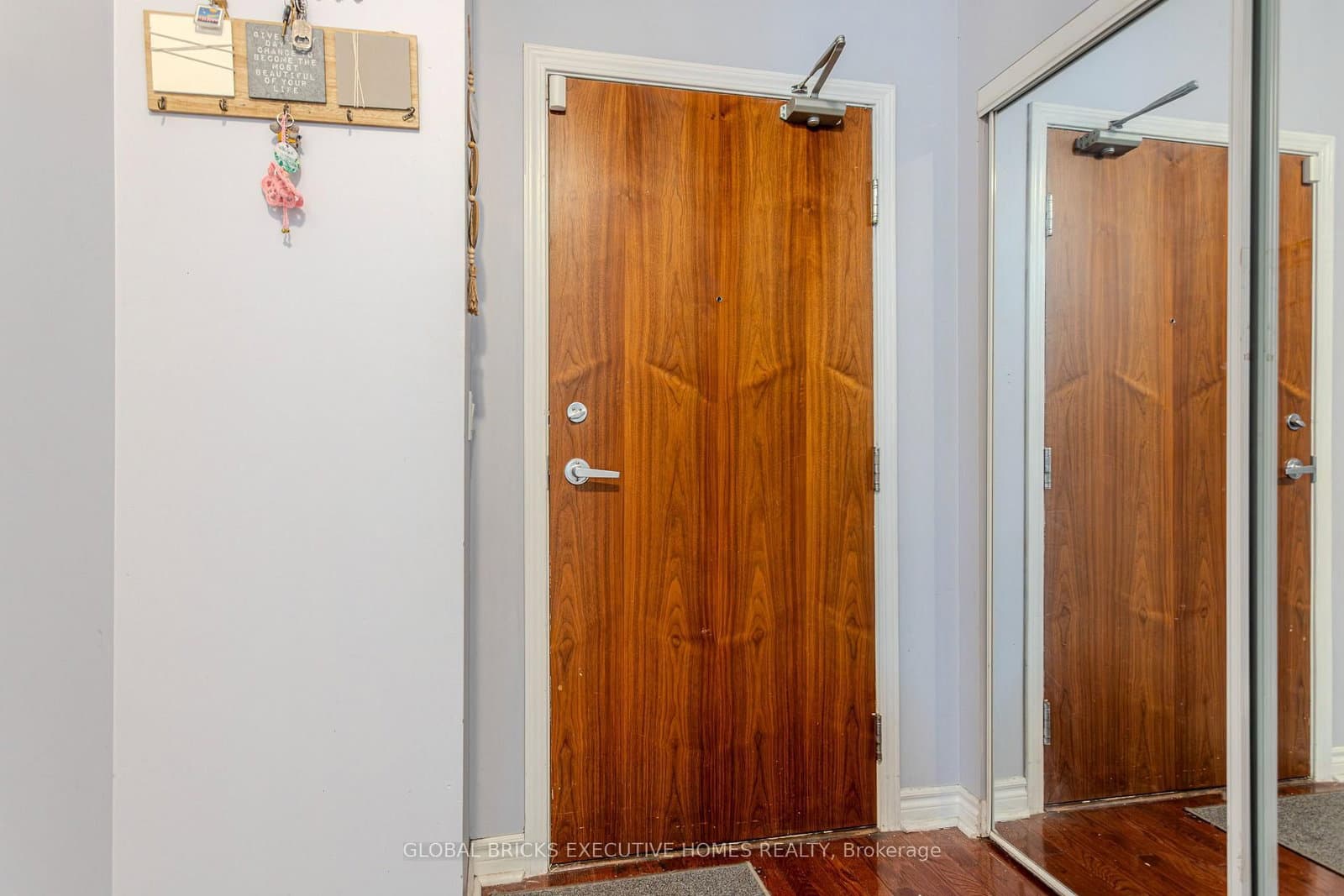 33 Elm Drive W thumbnail 3