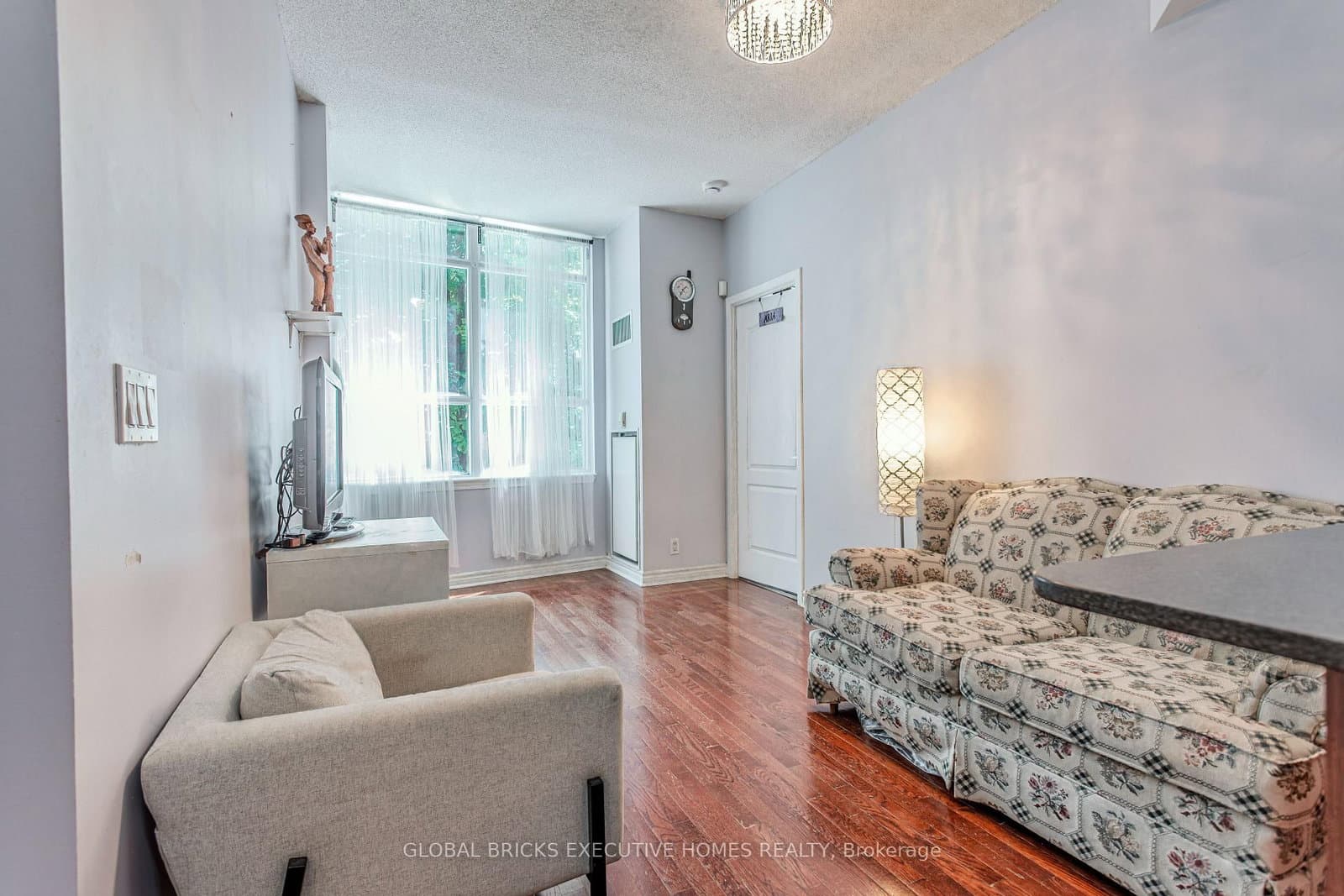33 Elm Drive W thumbnail 7