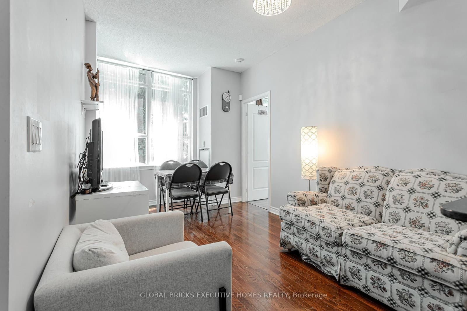 33 Elm Drive W thumbnail 9