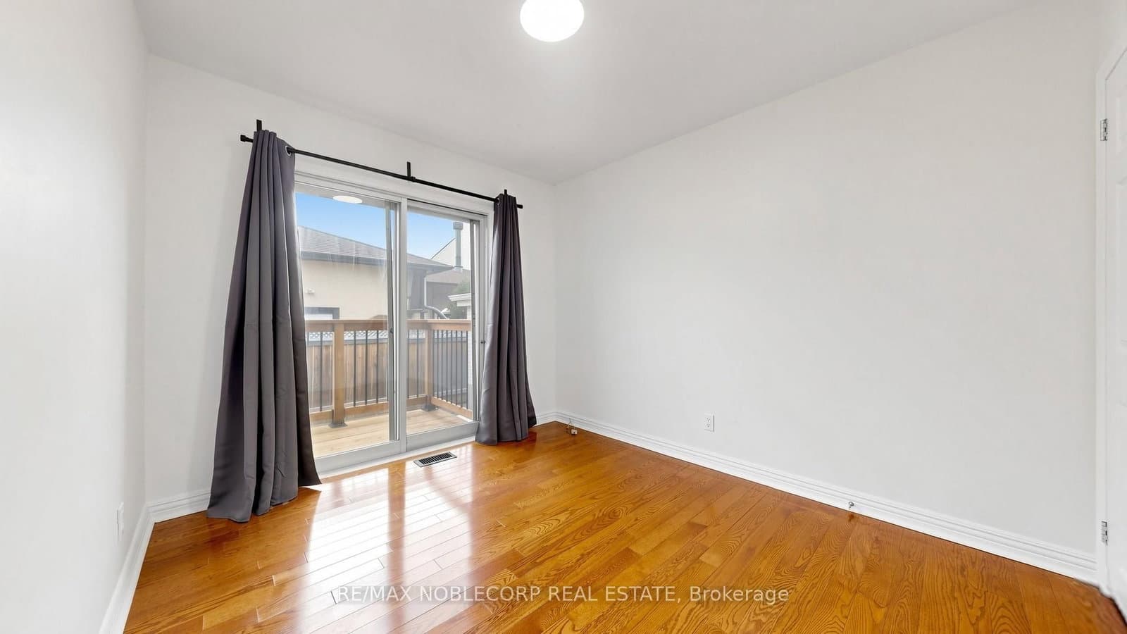 8 Summerfield Crescent thumbnail 23