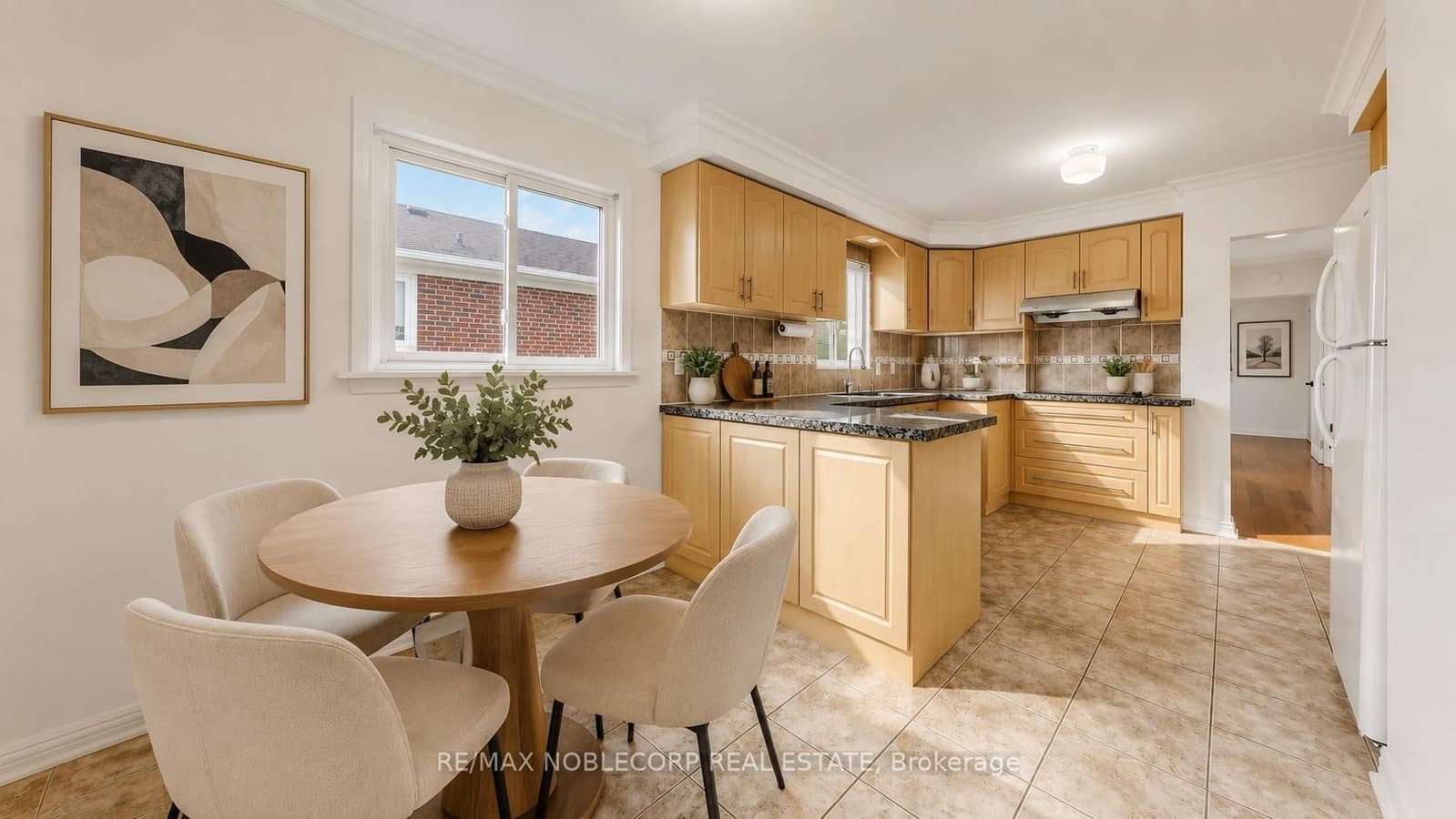 8 Summerfield Crescent thumbnail 3
