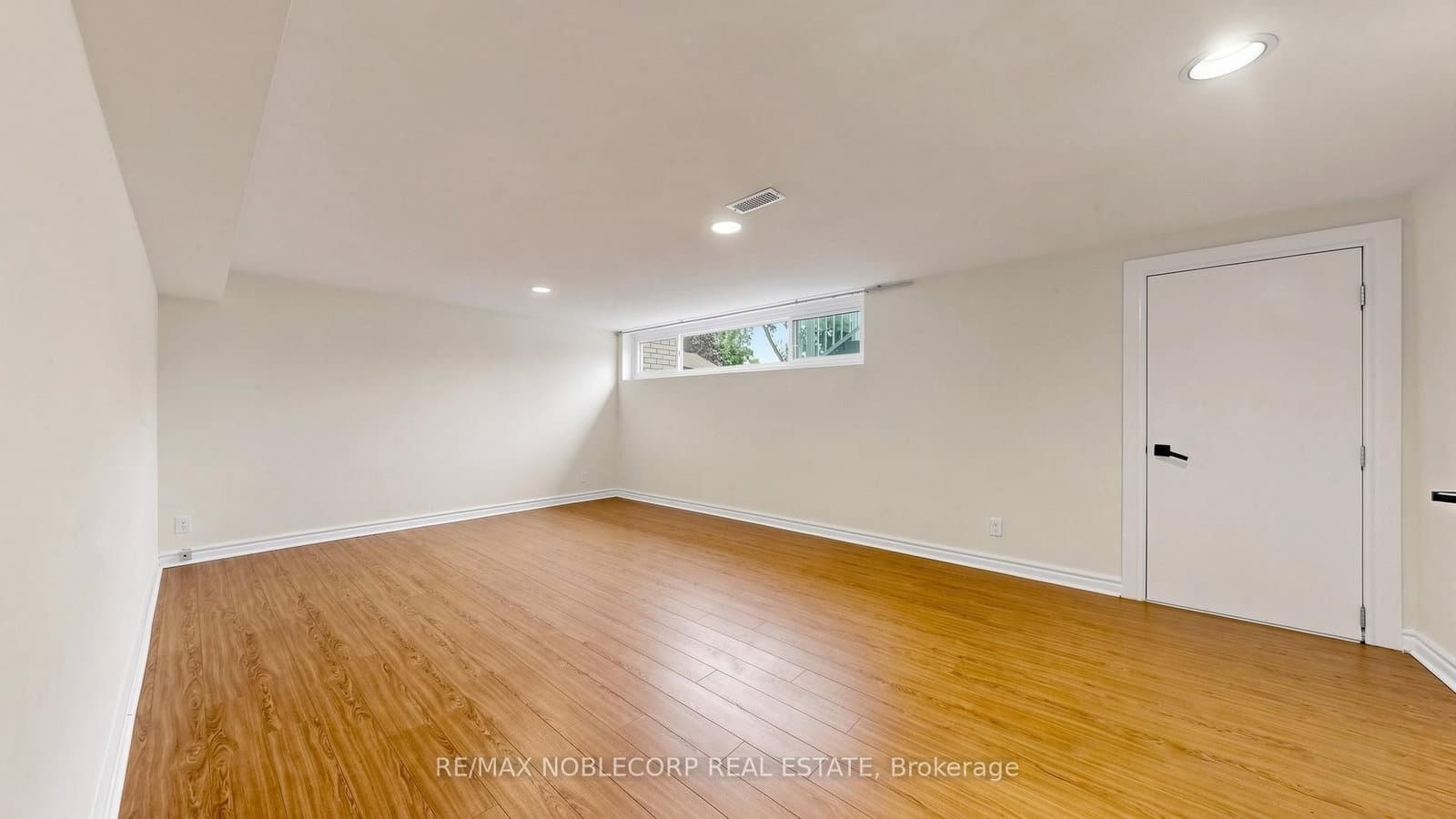 8 Summerfield Crescent thumbnail 32
