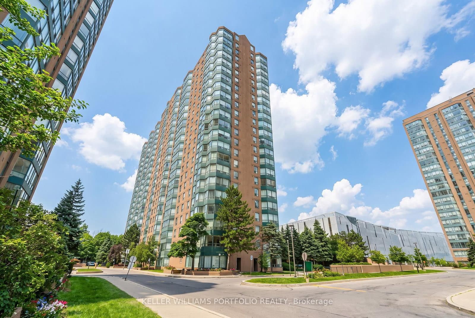 135 Hillcrest Avenue, Unit 605 thumbnail 2