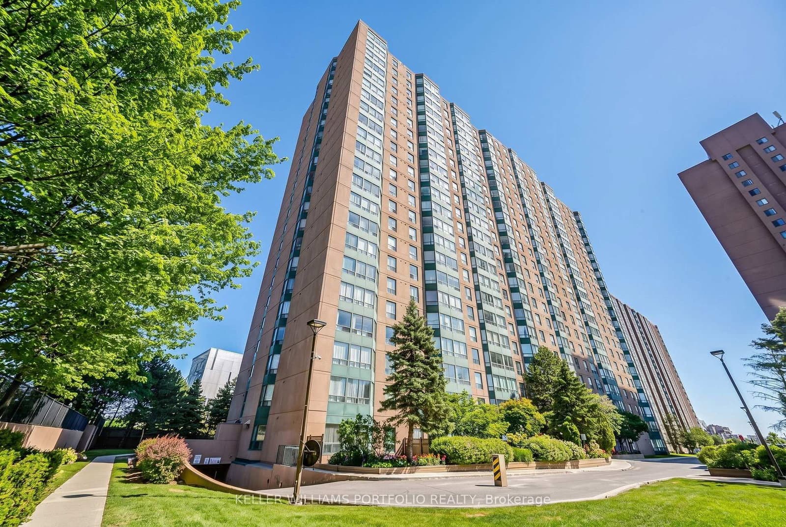 135 Hillcrest Avenue, Unit 605 thumbnail 3