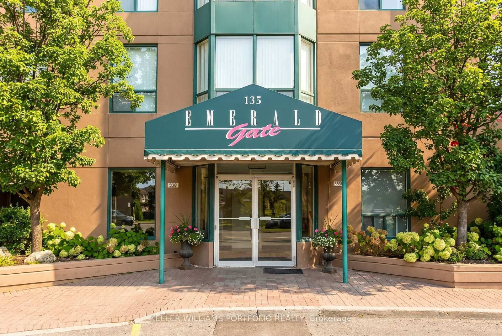 135 Hillcrest Avenue, Unit 605 thumbnail 4